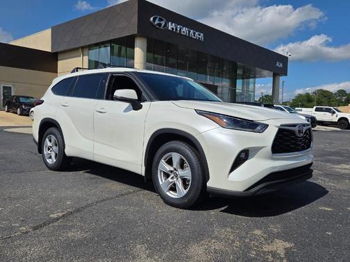 Blizzard Pearl 2021 Toyota Highlander LE