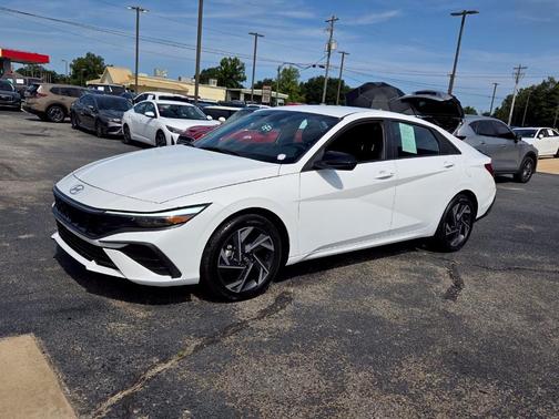 White 2025 Hyundai ELANTRA SEL Sport