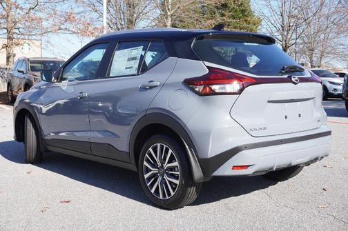 Boulder Gray Metallic 2024 Nissan Kicks SV
