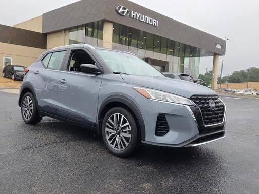 Boulder Gray Metallic 2024 Nissan Kicks SV