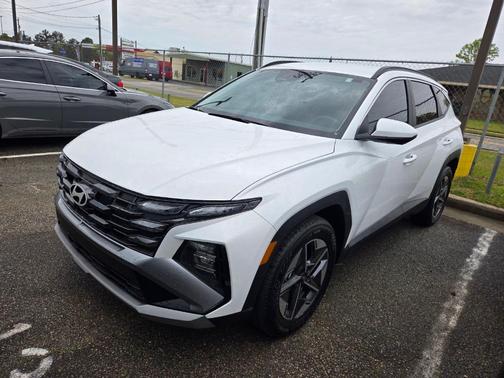 White Pearl 2025 Hyundai TUCSON SEL