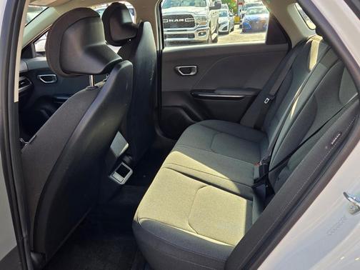 Snow White Pearl 2025 Kia K4