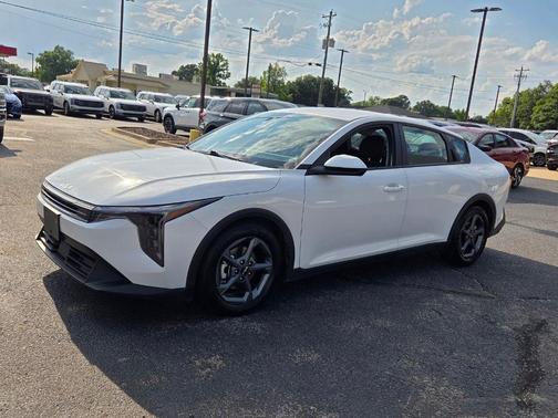 Snow White Pearl 2025 Kia K4