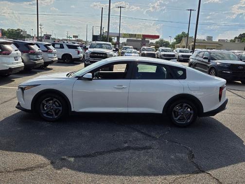 Snow White Pearl 2025 Kia K4