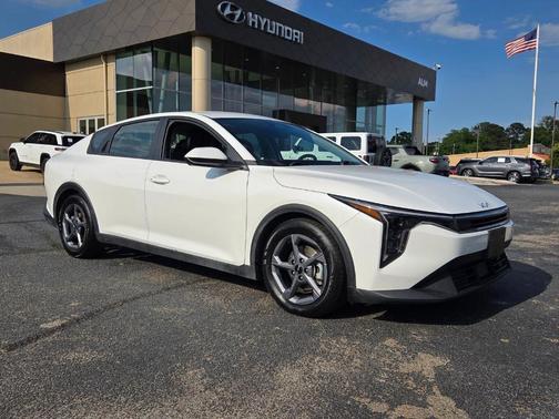 Snow White Pearl 2025 Kia K4
