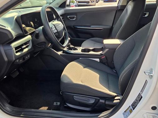 Snow White Pearl 2025 Kia K4
