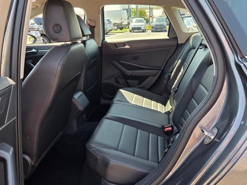 Platinum Gray Metallic 2024 Volkswagen Jetta 1.5T SE