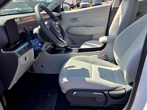 Atlas 2027 Hyundai KONA SE