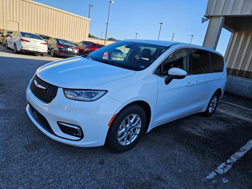 2023 Chrysler Pacifica Touring-L