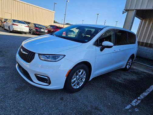 2023 Chrysler Pacifica Touring-L