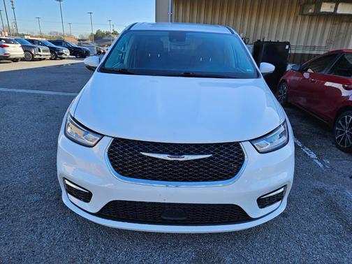 2023 Chrysler Pacifica Touring-L