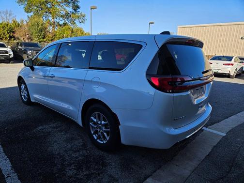 2023 Chrysler Pacifica Touring-L