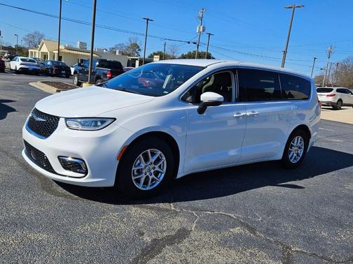 2023 Chrysler Pacifica Touring-L