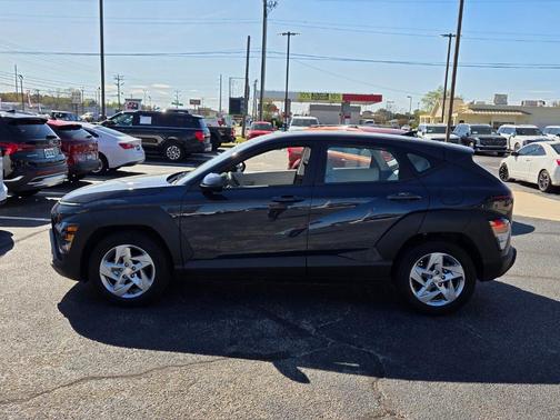 2025 Hyundai KONA SE