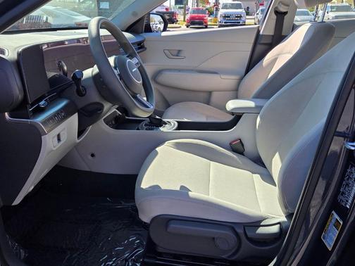 2025 Hyundai KONA SE