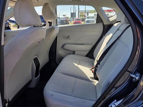 2025 Hyundai KONA SE