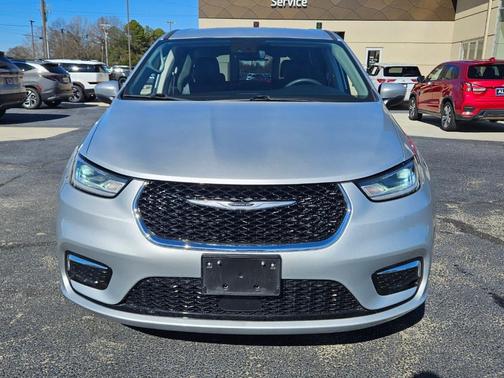 2023 Chrysler Pacifica Touring-L