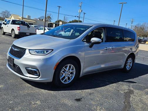 2023 Chrysler Pacifica Touring-L