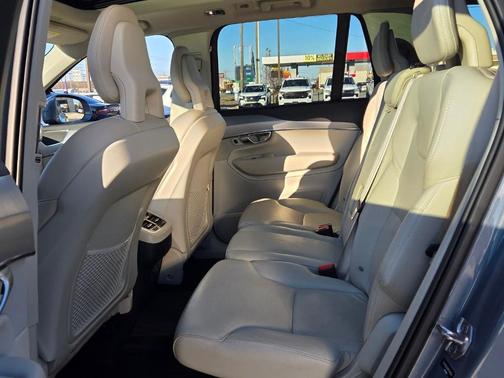 2021 Volvo XC90 T5 Momentum 7 Passenger