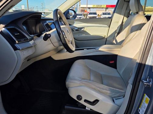 2021 Volvo XC90 T5 Momentum 7 Passenger
