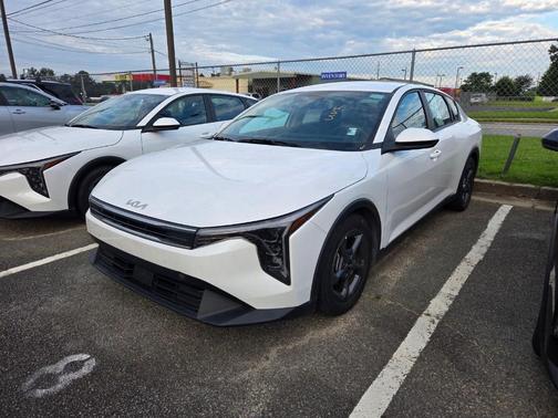 Snow White Pearl 2025 Kia K4
