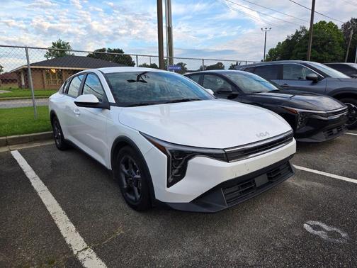 Snow White Pearl 2025 Kia K4