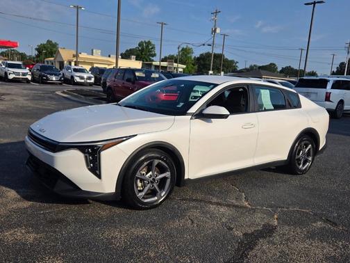 Snow White Pearl 2025 Kia K4