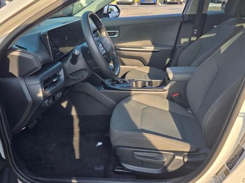 Snow White Pearl 2025 Kia K4