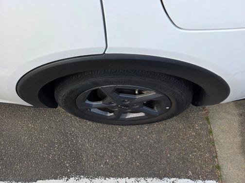 Snow White Pearl 2025 Kia K4