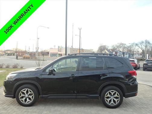 Crystal Black Silica 2022 Subaru Forester Premium