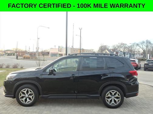 Crystal Black Silica 2022 Subaru Forester Premium