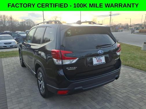 Crystal Black Silica 2022 Subaru Forester Premium