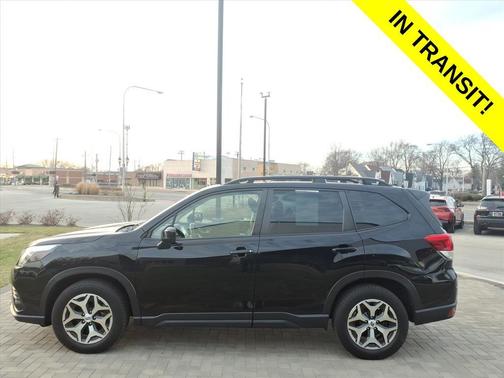 Crystal Black Silica 2022 Subaru Forester Premium