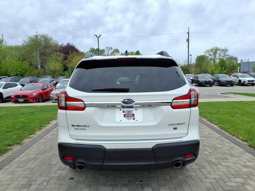 Crystal White Pearl 2022 Subaru Ascent Premium 8-Passenger
