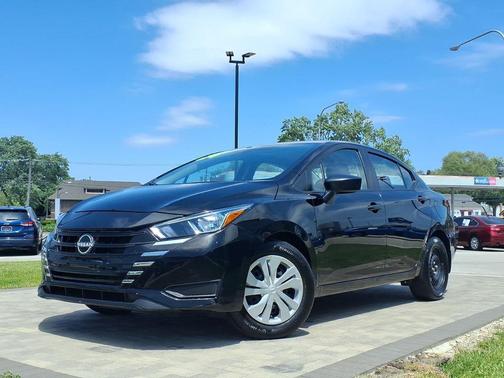 Super Black 2024 Nissan Versa 1.6 S