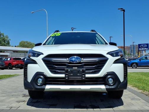 Crystal White Pearl 2025 Subaru Outback Premium