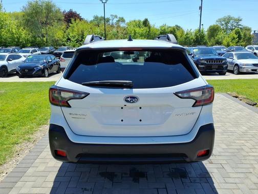 Crystal White Pearl 2025 Subaru Outback Premium