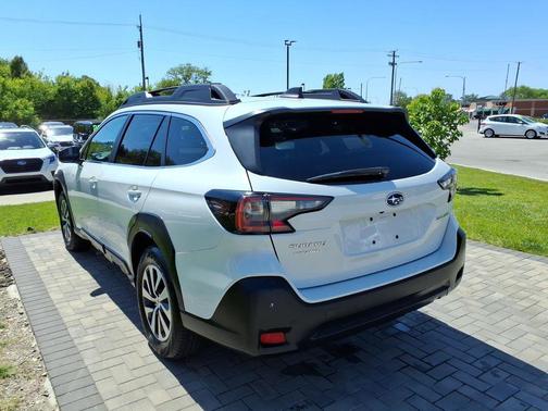 Crystal White Pearl 2025 Subaru Outback Premium