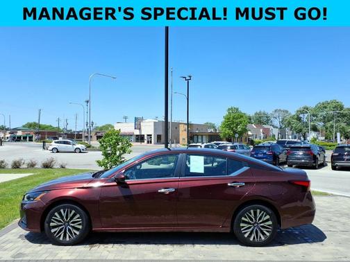 Garnet Pearl 2023 Nissan Altima 2.5 SV