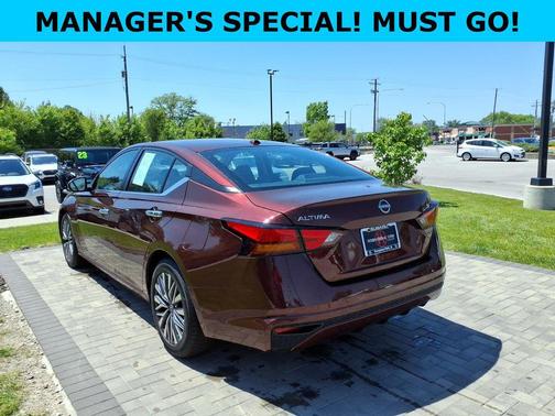Garnet Pearl 2023 Nissan Altima 2.5 SV
