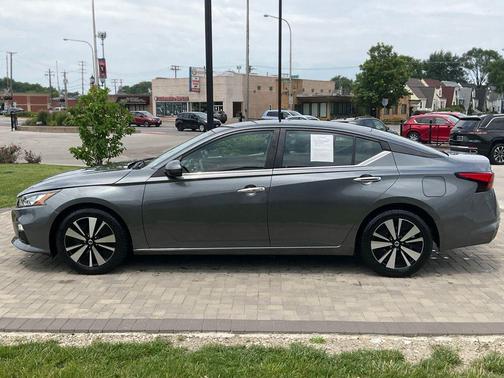 Gun Metallic 2022 Nissan Altima 2.5 SV