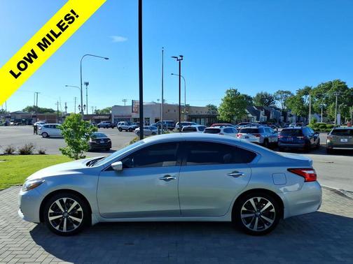 Brilliant Silver 2016 Nissan Altima 2.5 SR