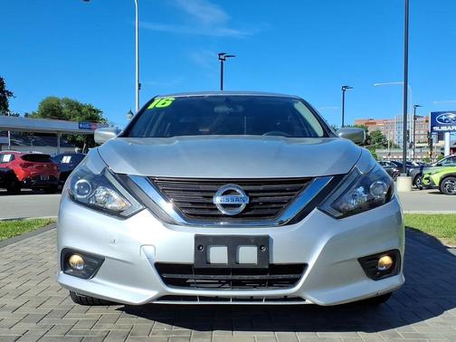 Brilliant Silver 2016 Nissan Altima 2.5 SR