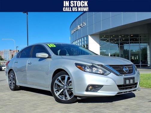 Brilliant Silver 2016 Nissan Altima 2.5 SR