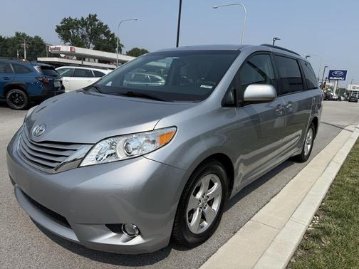 2017 Toyota Sienna LE