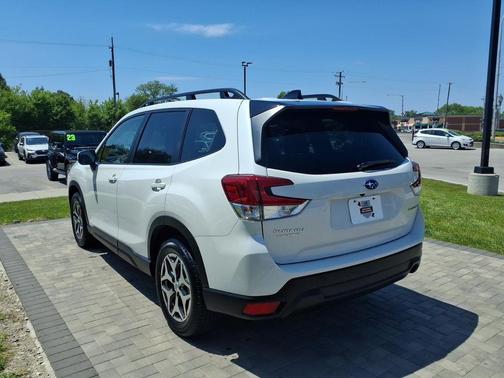 Crystal White Pearl 2024 Subaru Forester Premium