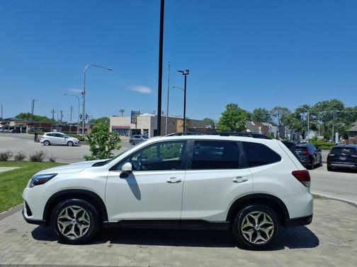 Crystal White Pearl 2024 Subaru Forester Premium