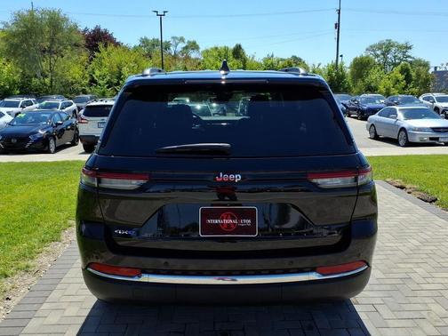 Diamond Black Crystal Pearlcoat 2022 Jeep Grand Cherokee 4xe Base