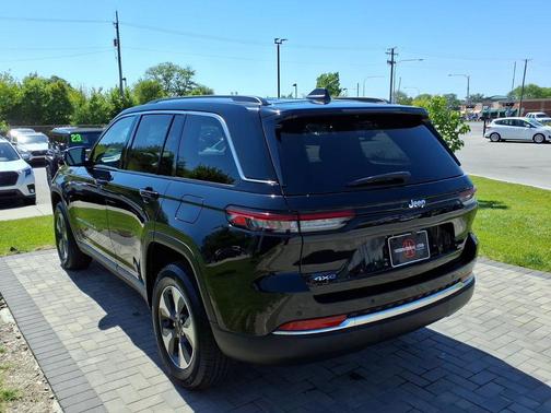 Diamond Black Crystal Pearlcoat 2022 Jeep Grand Cherokee 4xe Base