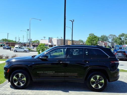 Diamond Black Crystal Pearlcoat 2022 Jeep Grand Cherokee 4xe Base